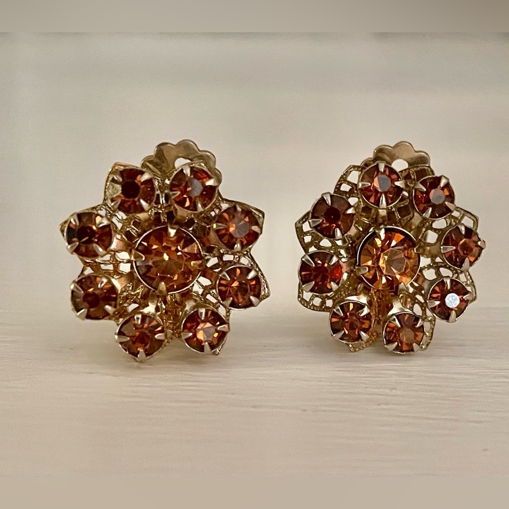 Vintage Gold Tone Prong Set Amber “Rootbeer” Rhinestone Jewel Clip On Earrings